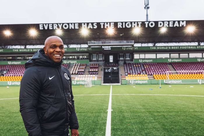 前南非国脚中场昆顿·福琼在丹麦找到了新项目|开普敦|足球|昆顿-福琼|诺维奇|托特纳姆热刺_新浪体育_新浪新闻