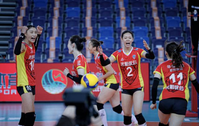 足球-排超上海女排强势零封辽宁 金软景回归荣膺得分王