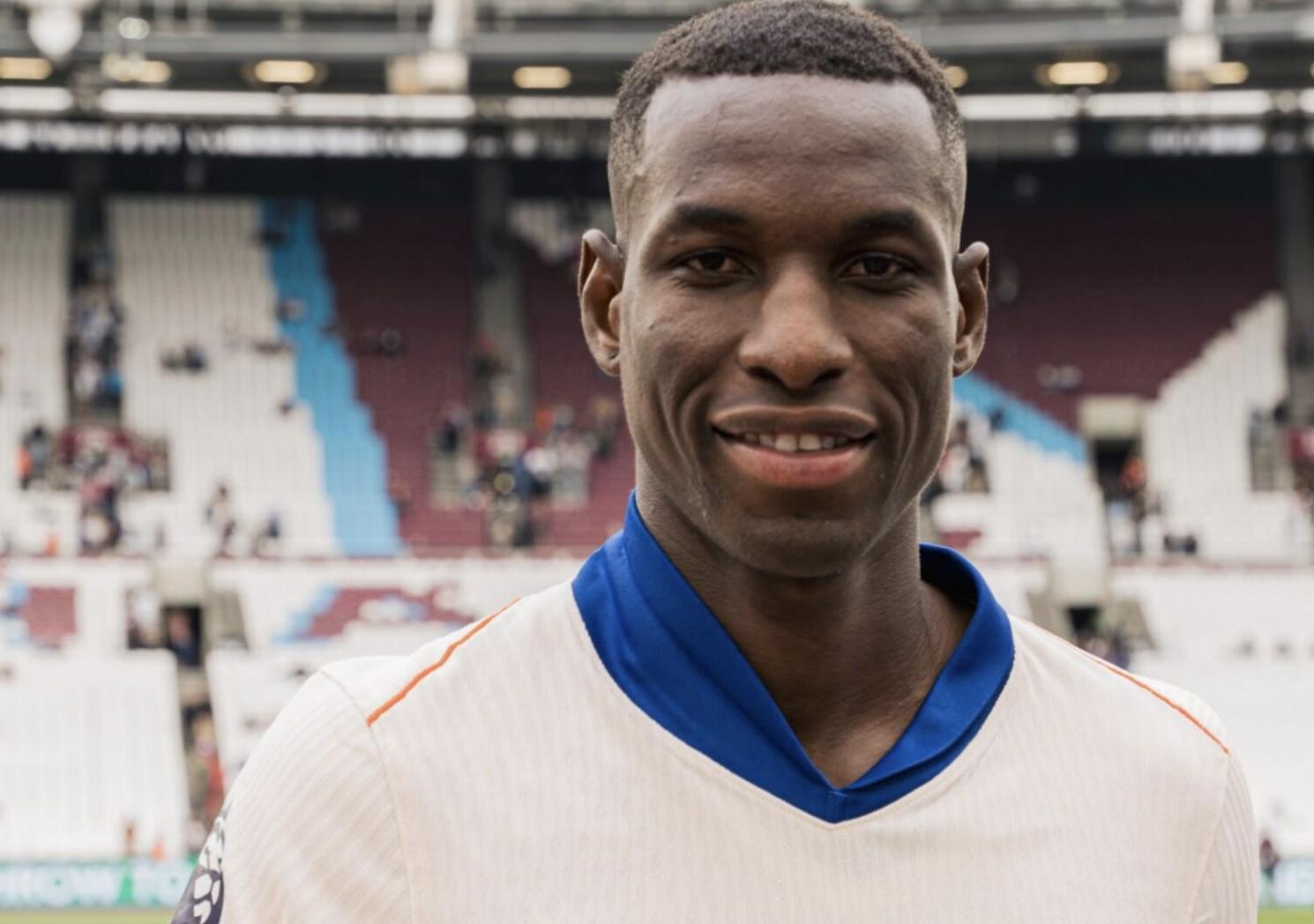 德天空：雅克松加盟拜仁的交易目前处于搁置状态，但并未取消