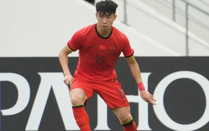 董路：王钰栋脱衣是因为心里憋气，拜合拉木给他捣乱，被战术牺牲